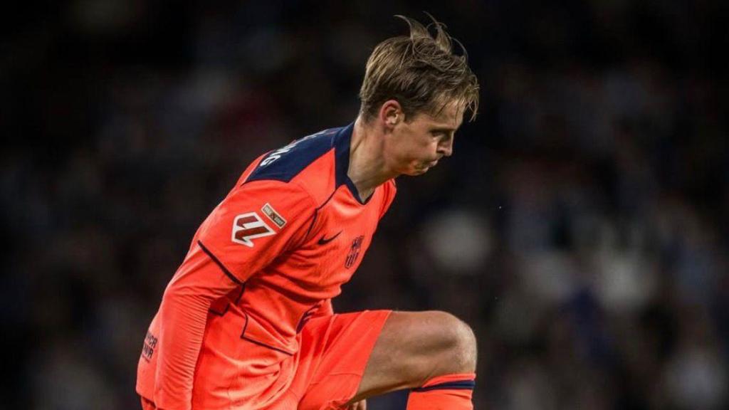 Frenkie de Jong controla el balón en el Real Sociedad-Barça de la Liga
