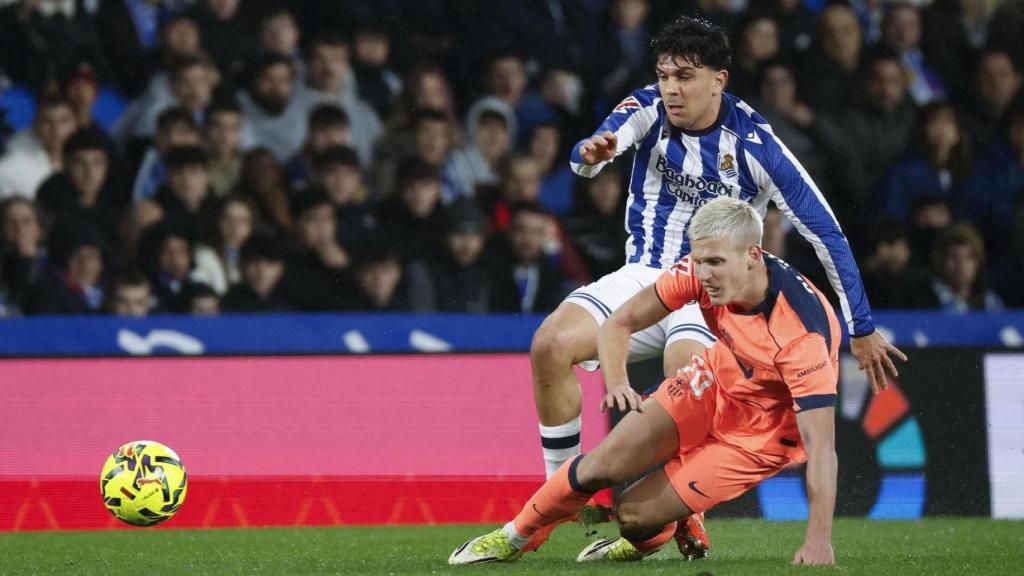 Dani Olmo, ante la Real Sociedad