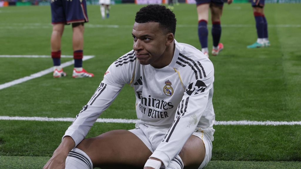 Kylian Mbappé lamenta una ocasión fallada ante el Levante
