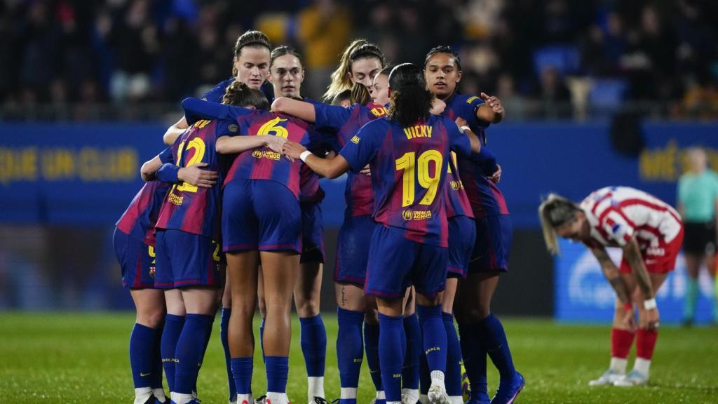 Las jugadoras del Barça Femenino celebran un gol en la Liga F contra el Atlético de Madrid