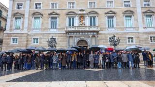 Minuto de silencio de la Generalitat y del Ayuntamiento de Barcelona por el accidente ferroviario de Córdoba