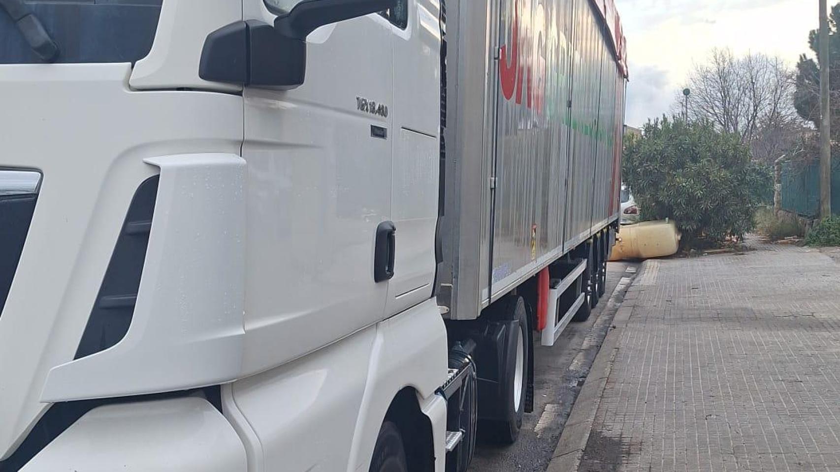 El camión de Javier, el profesional de transporte por carretera o ferrocarril que avisa de la inseguridad en el sector