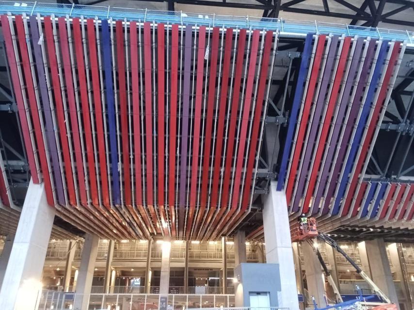 Las lomas de cerámica de la fachada del nuevo Camp Nou, de color blaugrana