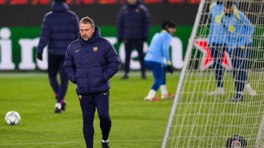 Hansi Flick, durante el entrenamiento del Barça en Praga