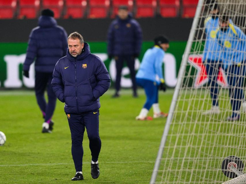 Hansi Flick, durant l'entrenament del Barça a Praga