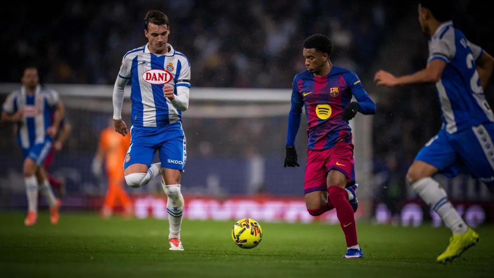 Alejandro Balde durante el Espanyol-Barça