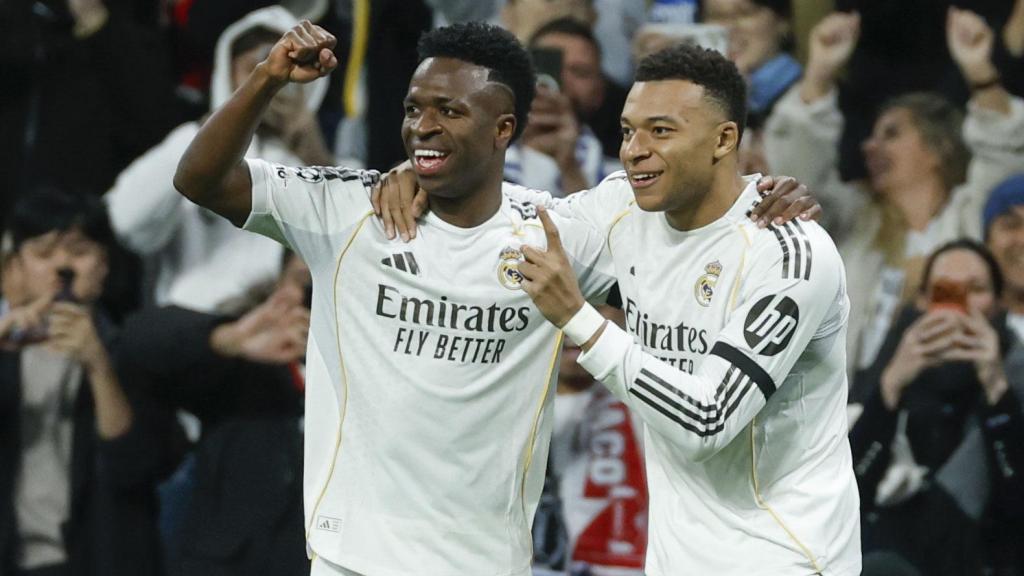 Vinicius Jr i Kylian Mbappé celebren un gol al Reial Madrid-Mònaco