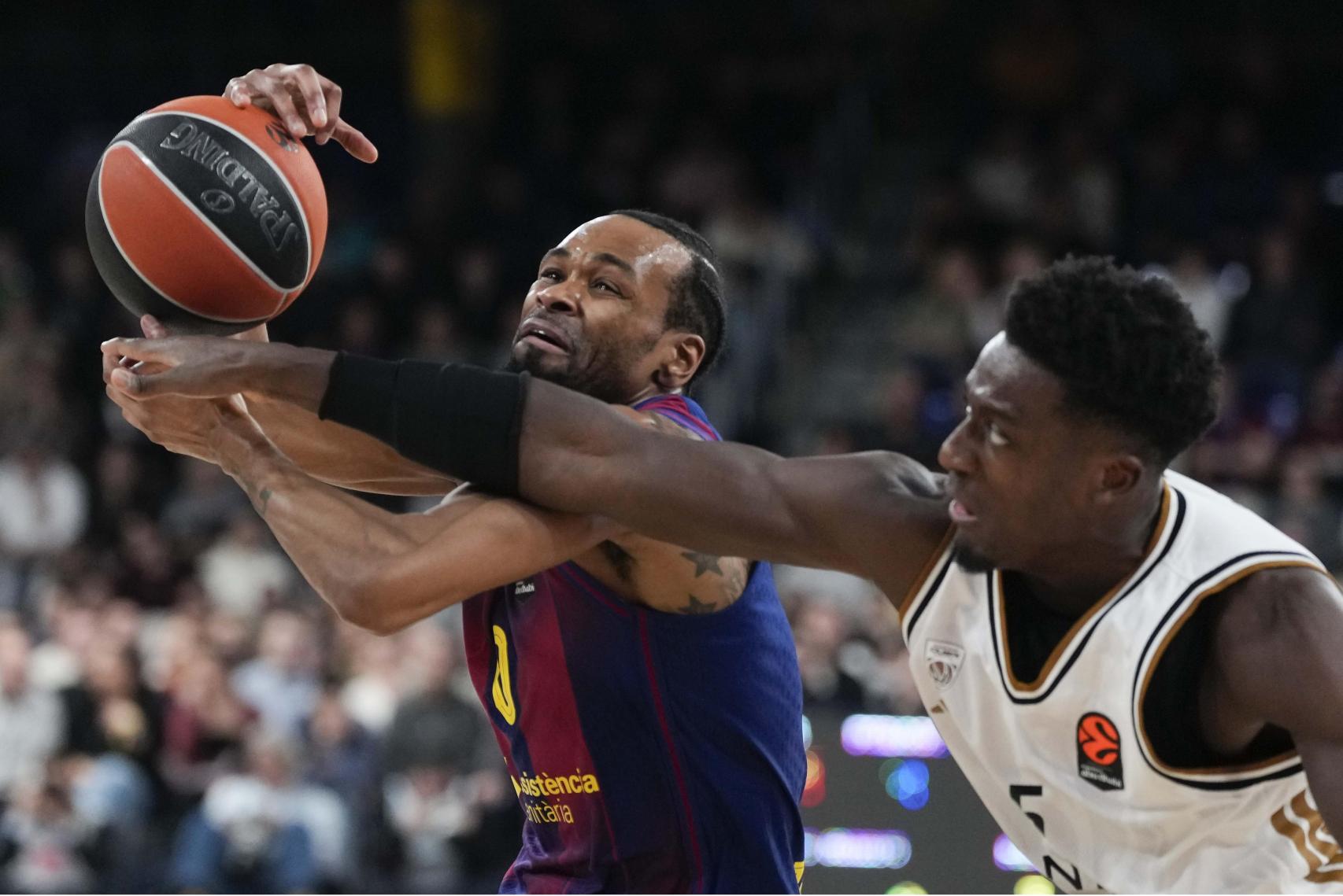 Kevin Punter lluita per la pilota en el Barça de bàsquet-Dubai de l'Eurolliga