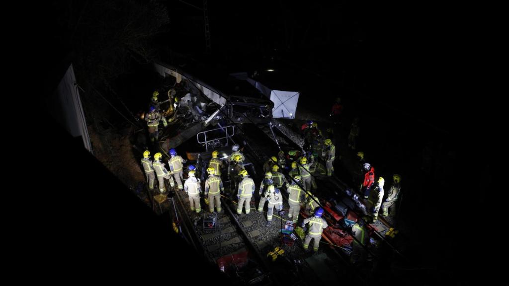 Una imatge de l'accident del tren de Rodalies R4 a Gelida la nit del 20 de gener