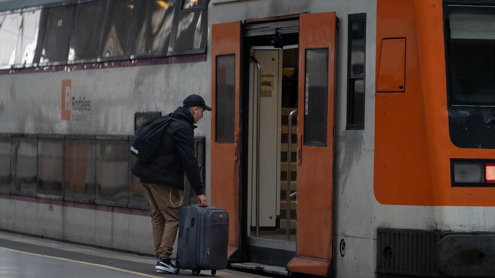 Un tren de Rodalies en la estación de Francia (Barcelona)