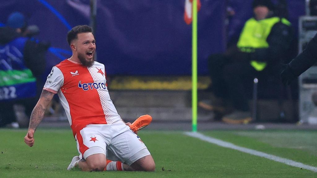 Kusej celebra el seu gol a l'Slavia de Praga-Barça de la Champions League