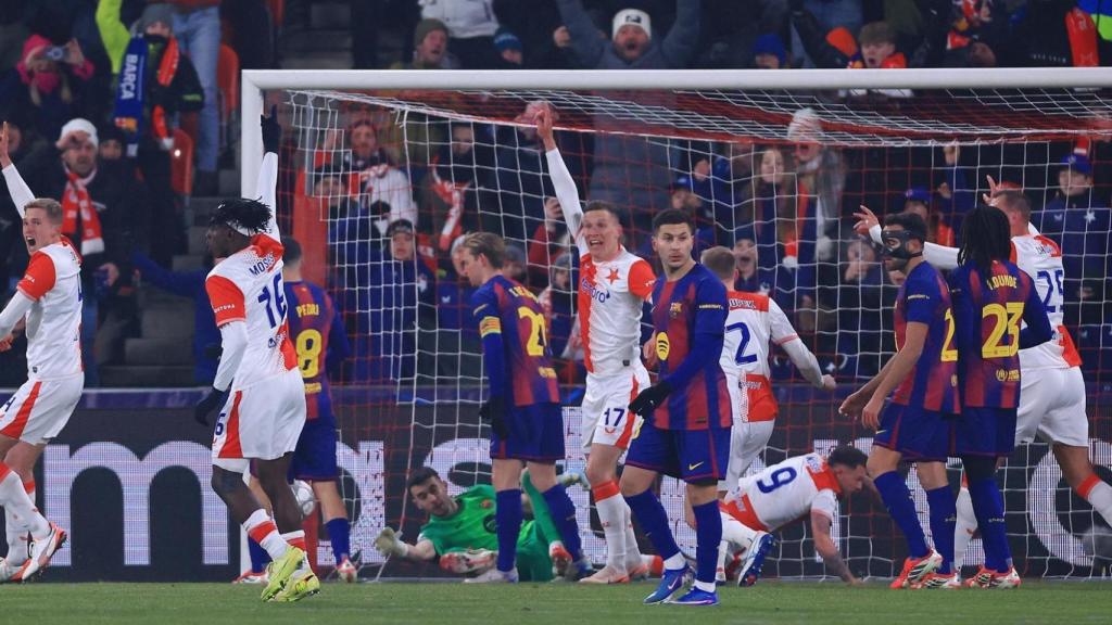 El Barça defiende un córner del Slavia