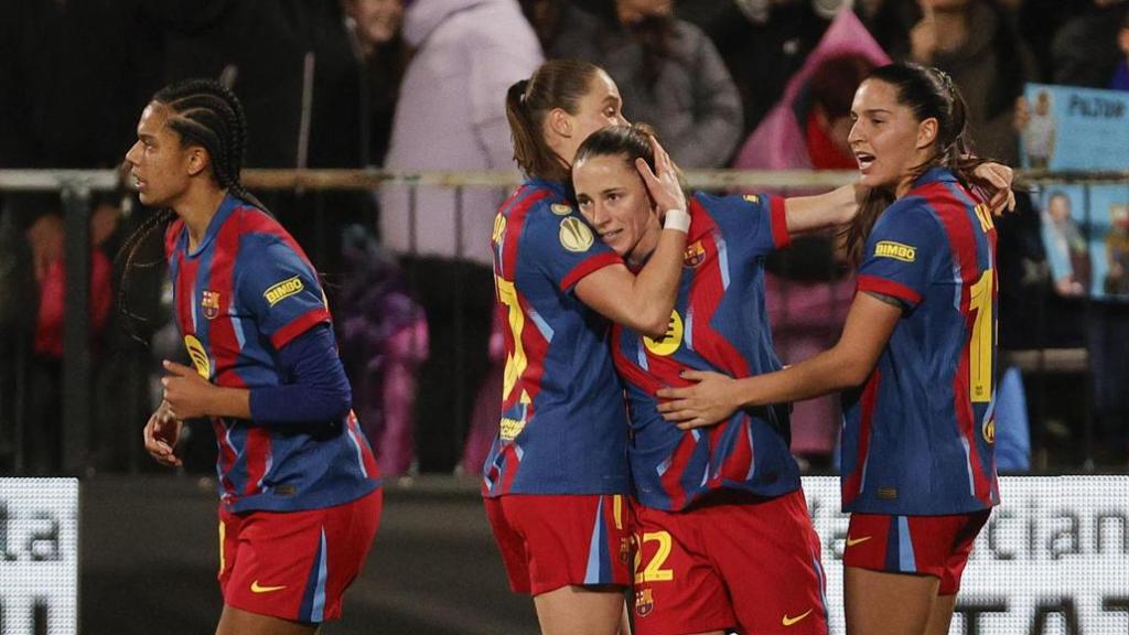 Las jugadoras del Barça Femenino celebran el gol de Ona Batlle en la semifinales de la Supercopa de España contra el Athletic Club