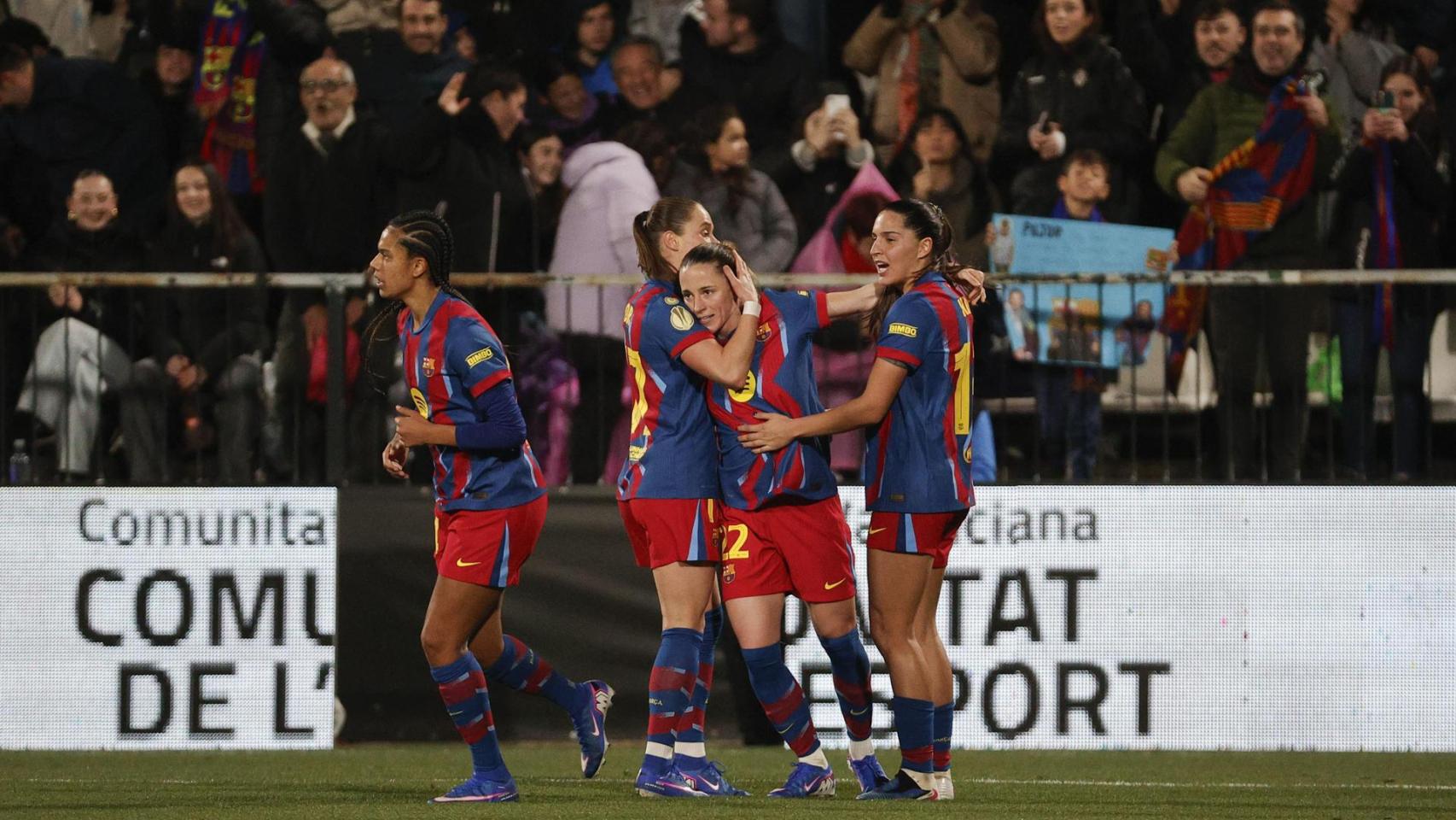 Las jugadoras del Barça Femenino celebran el gol de Ona Batlle en la semifinales de la Supercopa de España contra el Athletic Club