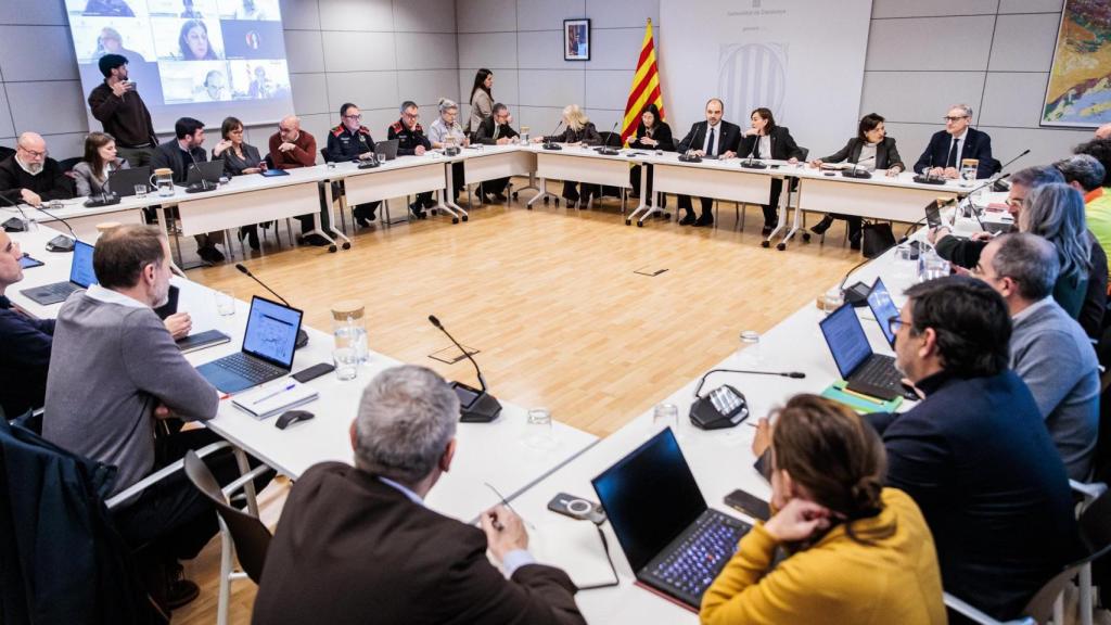 Reunió del Centre de Coordinació Operativa de Catalunya al Departament de Territori, Habitatge i Transició Ecològica, a Barcelona, per l'accident de Rodalies a Gelida