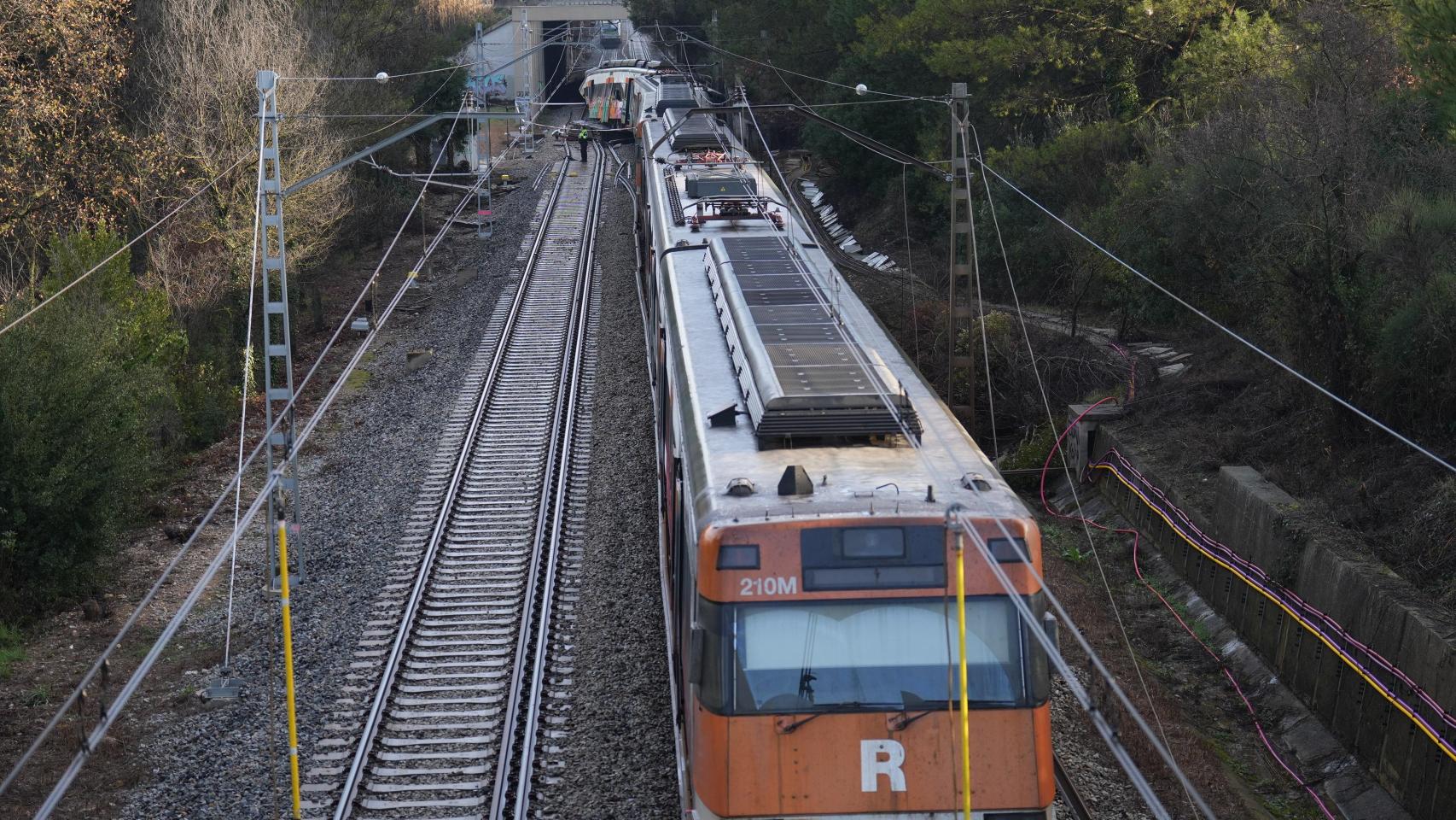 Imagen del tren que descarriló en Gelida (Barcelona) la noche del martes 20 de enero