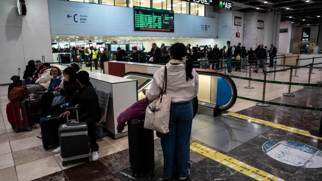 Decenas de afectados por el cierre de Rodalies, en la estación de Sants