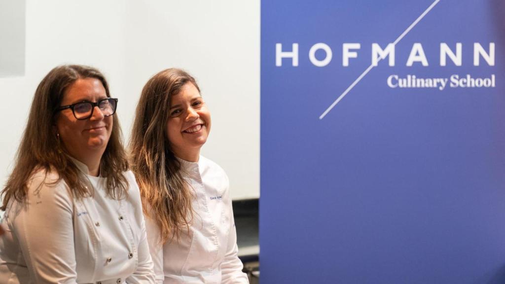 Laia Freixenet, directora de estudios de la Escuela y Elena Adell, directora del Gran Diploma en la presentación