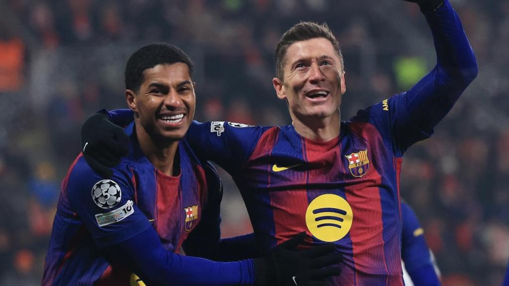 Lewandowski celebra su gol al Slavia
