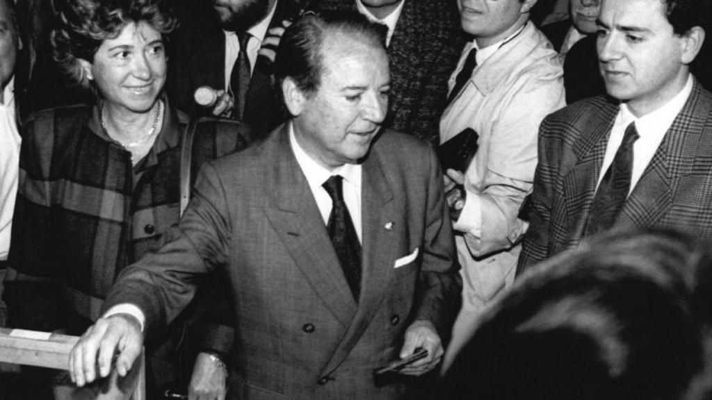 Núñez vota, en 1989