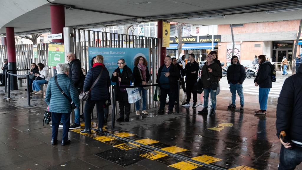 Estació d'autobusos a Fabra i Puig a causa de les afectacions de Rodalies