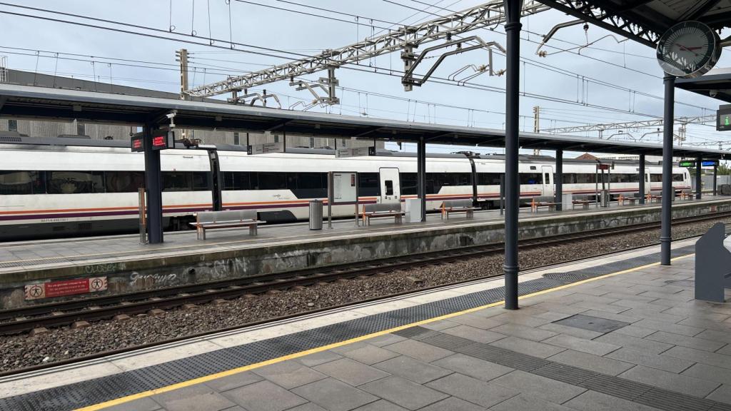 La estación de Rodalies de Gavà este jueves por la mañana, vacía