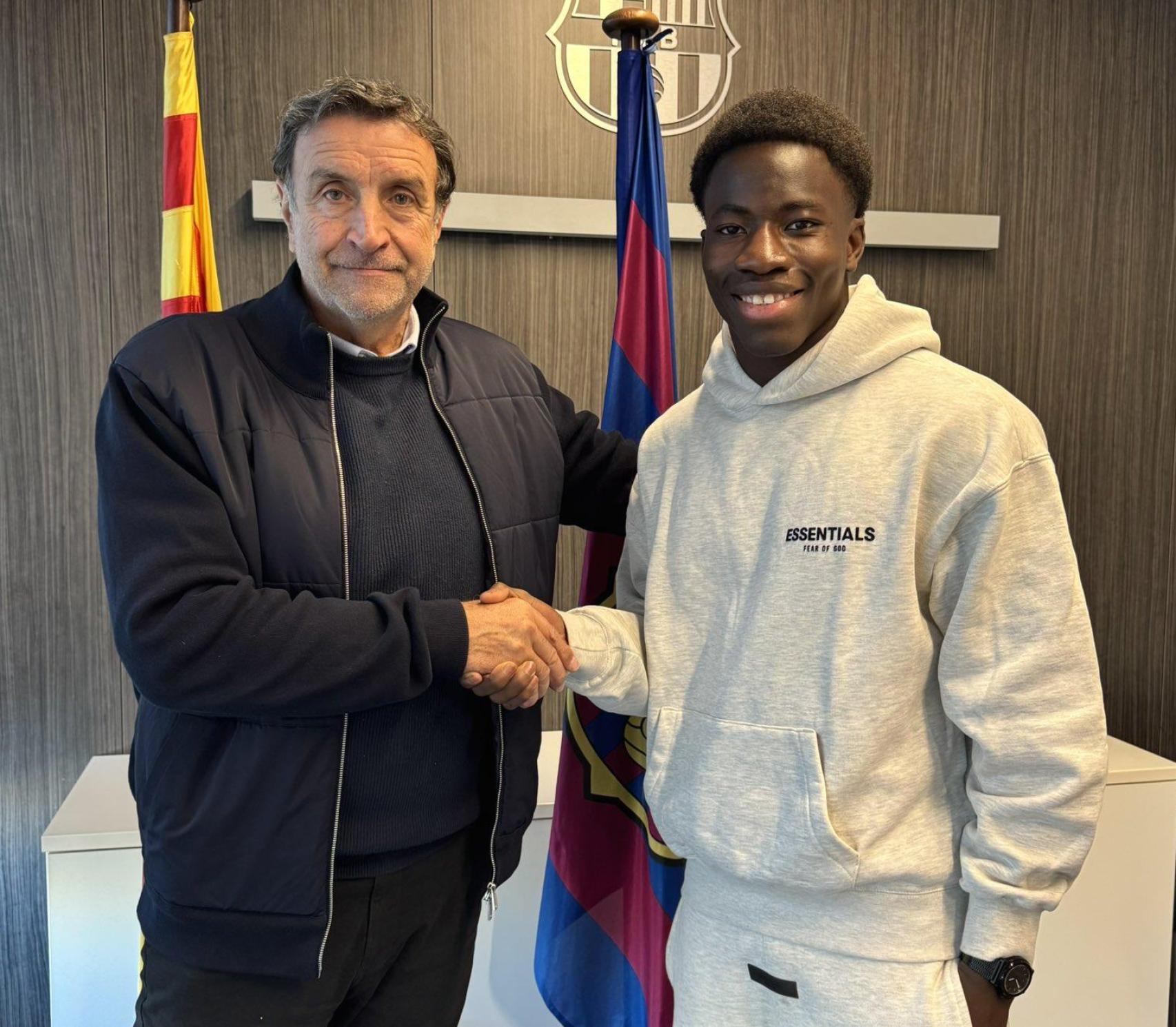 José Ramon Alexanco i Ebrima Tunkara, en l'acte de renovació de la joia de 15 anys