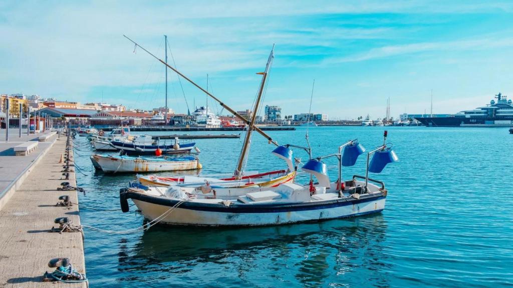 Barcos de pesca en el barrio del Serrallo de Tarragona