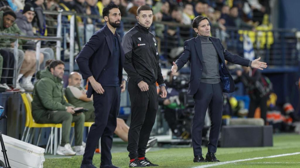 Álvaro Arbeloa y Marcelino observan el Villarreal-Real Madrid de la Liga
