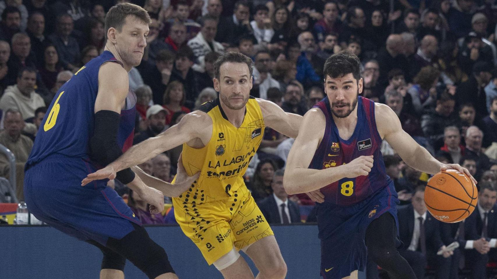 Jan Vesely y Darío Brizuela en el Barça de basket-Laguna Tenerife de la Liga Endesa
