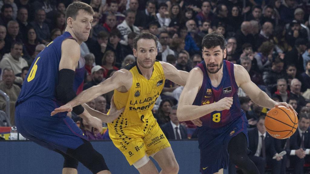 Jan Vesely y Darío Brizuela en el Barça de basket-Laguna Tenerife de la Liga Endesa