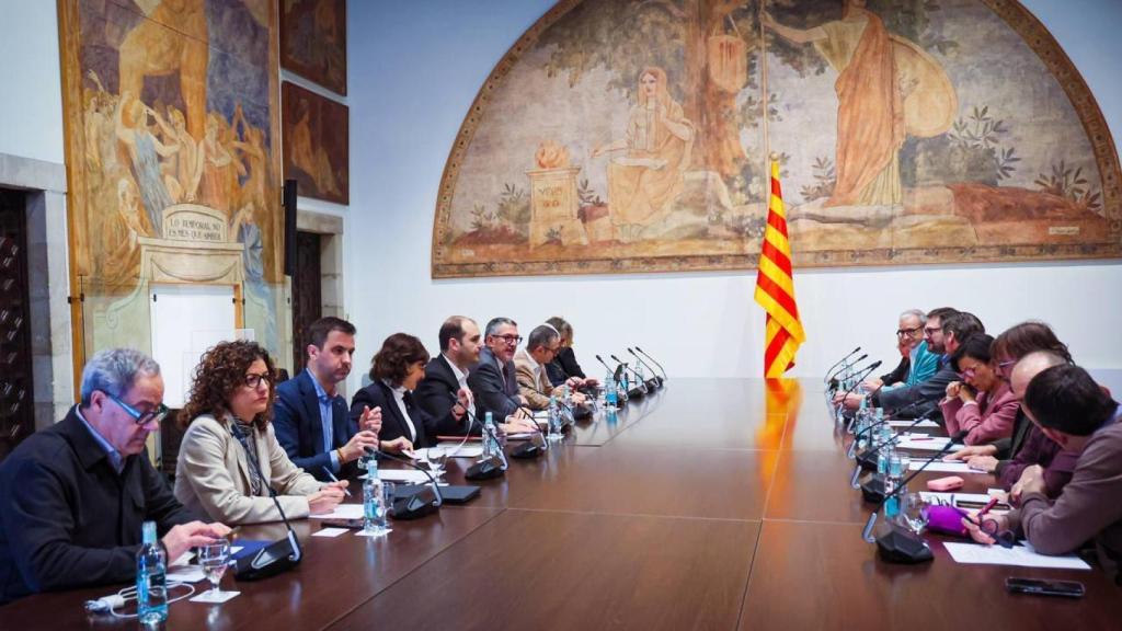 Reunión de los 'consellers' Albert Dalmau y Miquel Sàmper con patronales y sindicatos por los problemas de Rodalies, a 26 de enero de 2026