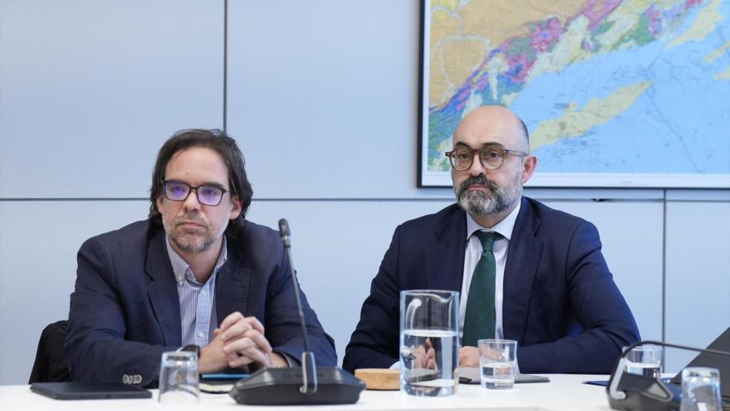 El presidente de Renfe, Álvaro Fernández, y el presidente de Adif, Luis Pedro Marco, durante una reunión de seguimiento de la situación ferroviaria en Cataluña, el 26 de enero de 2026 en Barcelona