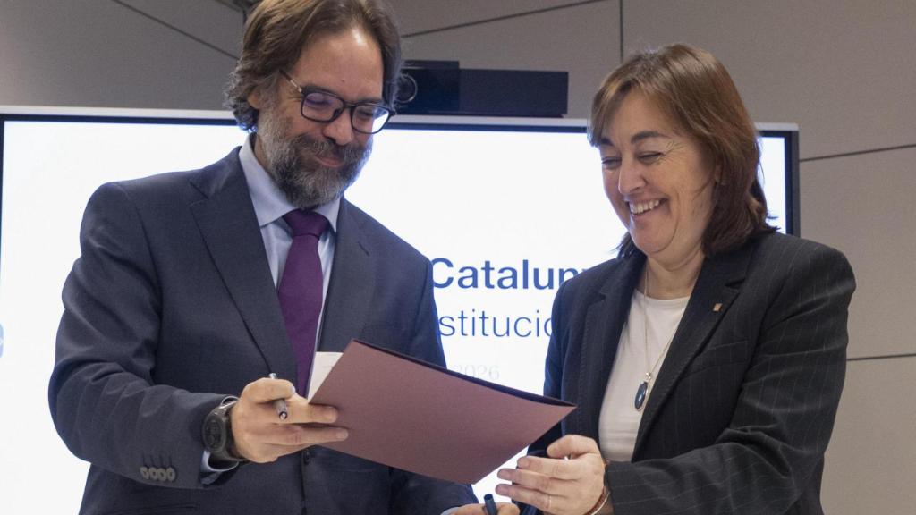 El presidente de Renfe, Álvaro Fernández, y la 'consellera' de territorio y portavoz del Govern, Sílvia Paneque