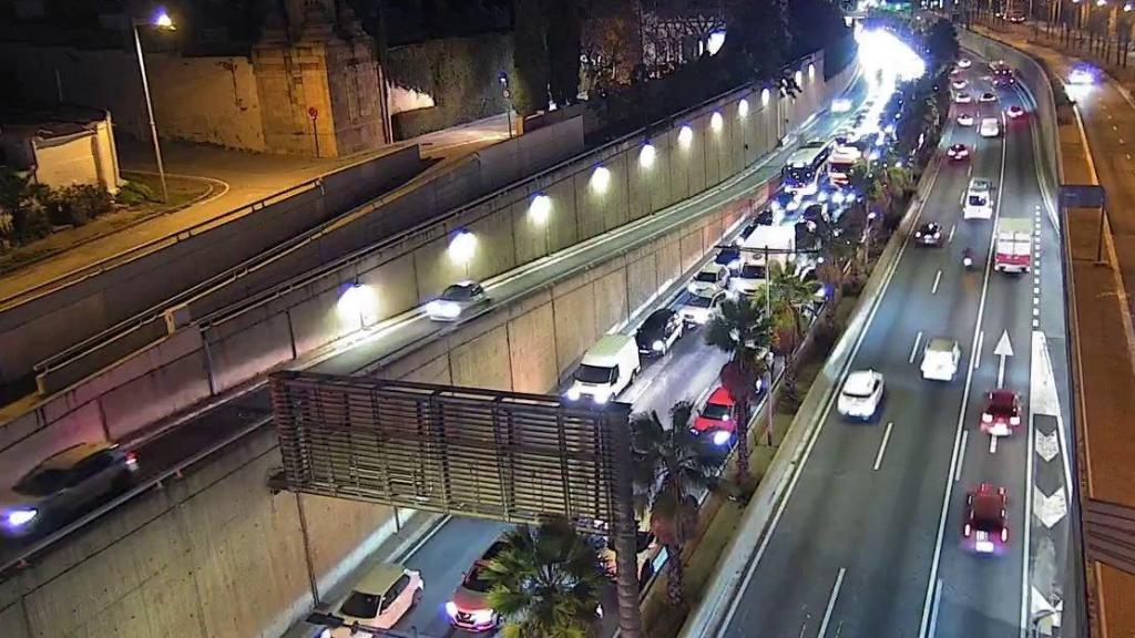 La Ronda de Dalt, colapsada en sentido Llobregat, este lunes