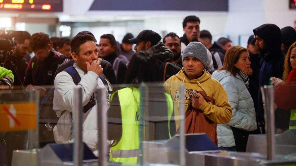 Gente agolpada en las estaciones de Rodalies