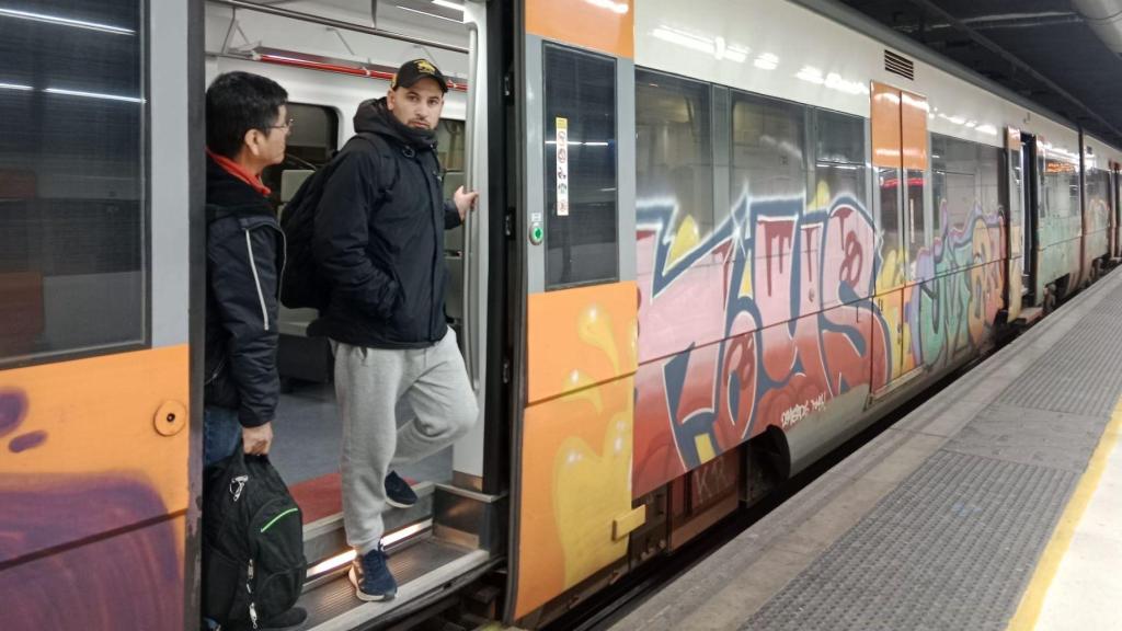 Usuarios de Rodalies esperando que salga el tren