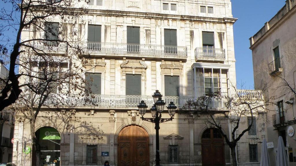 Col·legi de les Puríssimes de Vilanova, exemple d'arquitectura indiana