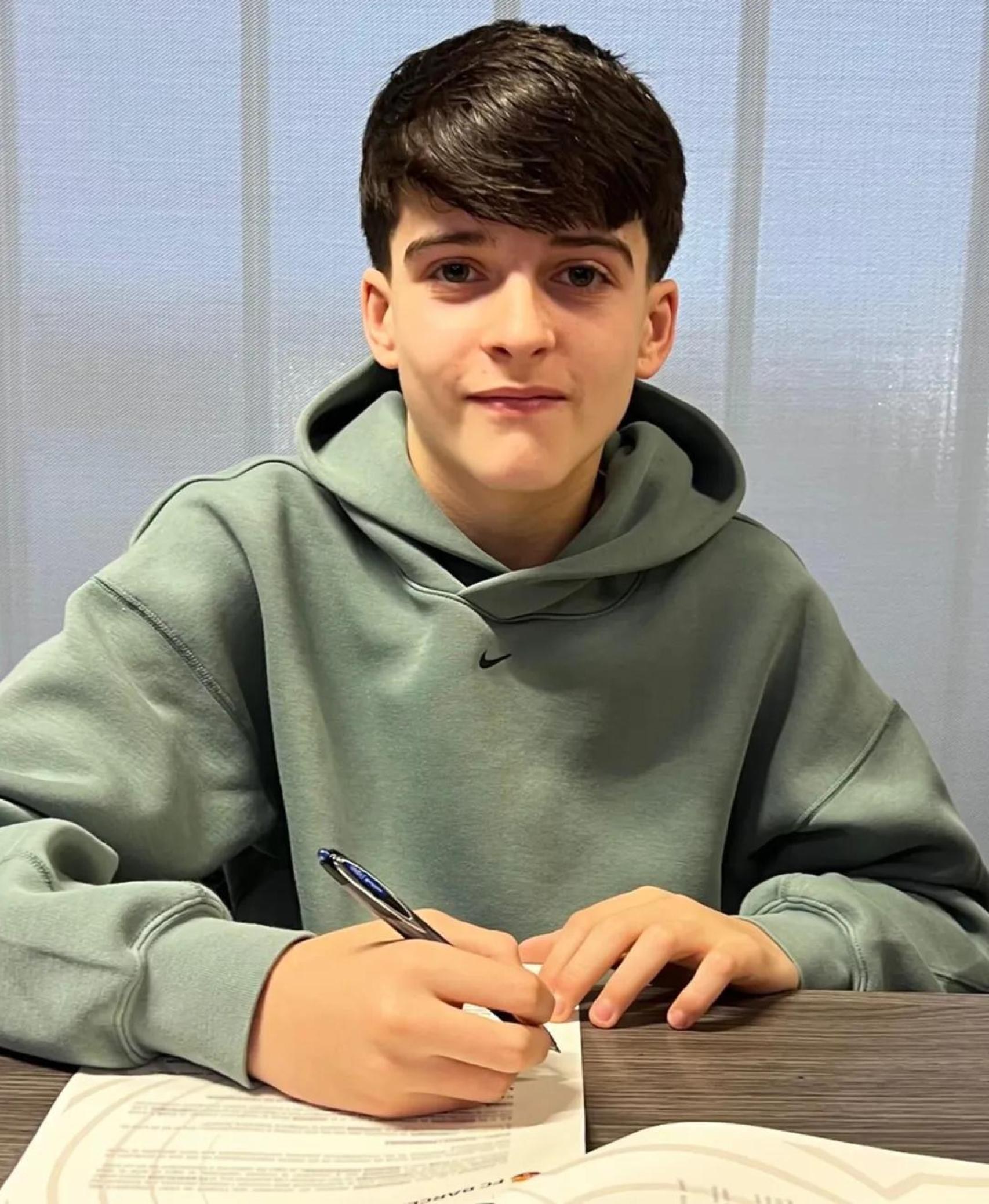 David Moreno, promesa de la Masia, reforça el seu vincle amb el Barça