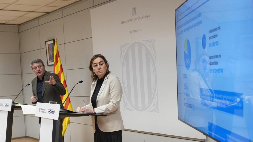La 'consellera' de Territorio y portavoz del Govern, Sílvia Paneque, y el secretario de Estado de Transportes y Movilidad Sostenible, José Antonio Santano, en la presentación del nuevo Plan de Rodalies 2026-2030, en Barcelona