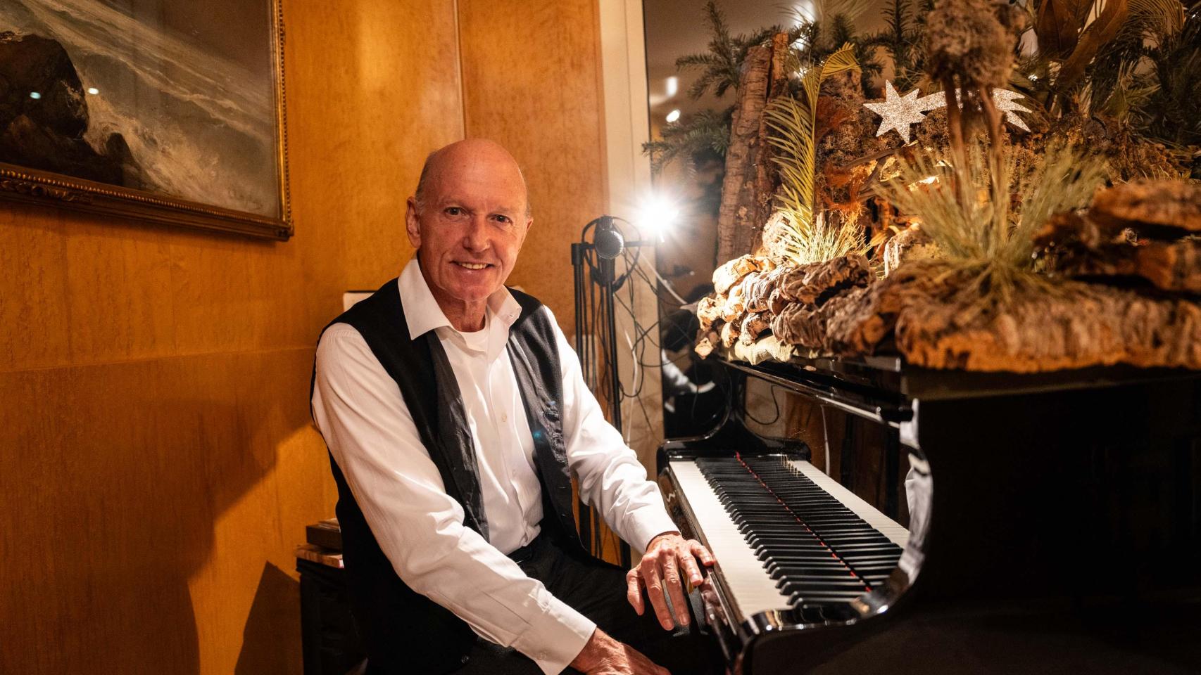 El notario y compositor Josep Maria Valls i Xufré, en su casa de Esplugues