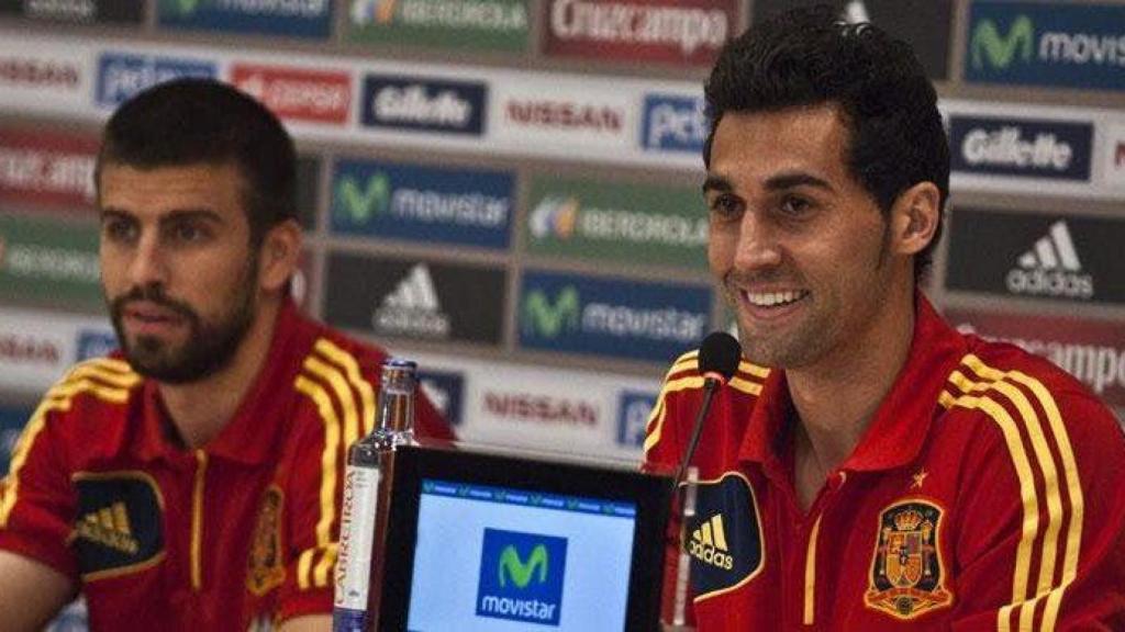 Álvaro Arbeloa y Gerard Piqué, en una rueda de prensa con la selección española