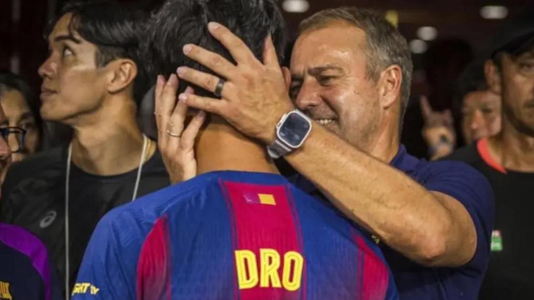 Hansi Flick abraza a Dro Fernández después de conquistar la Supercopa de España