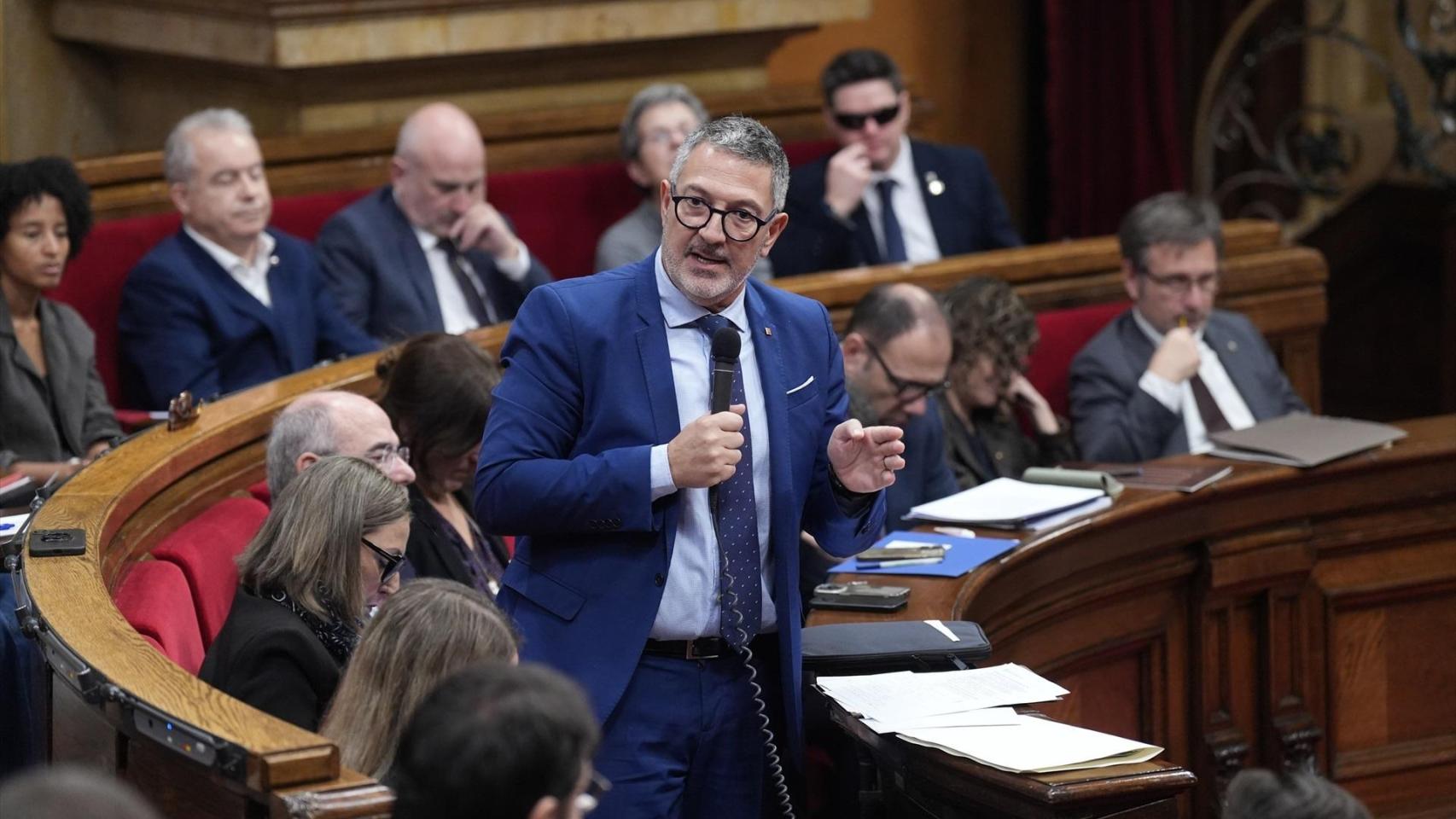 El 'conseller' de Empresa y Trabajo de la Generalitat, Miquel Sàmper, en una sesión de control del Govern en el Parlament
