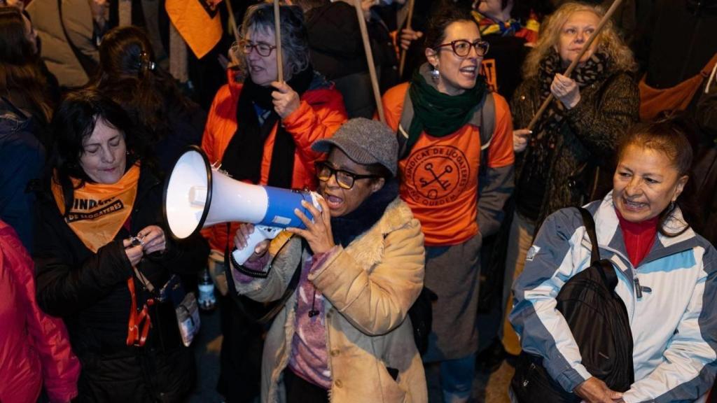 Concentración este miércoles por la tarde frente a la sede de Junts después de que el Congreso tumbara el decreto ómnibus que incluía la moratoria de los desahucios