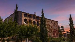 La sorprendente reconversión de una masía catalana en un singular hotel sostenible