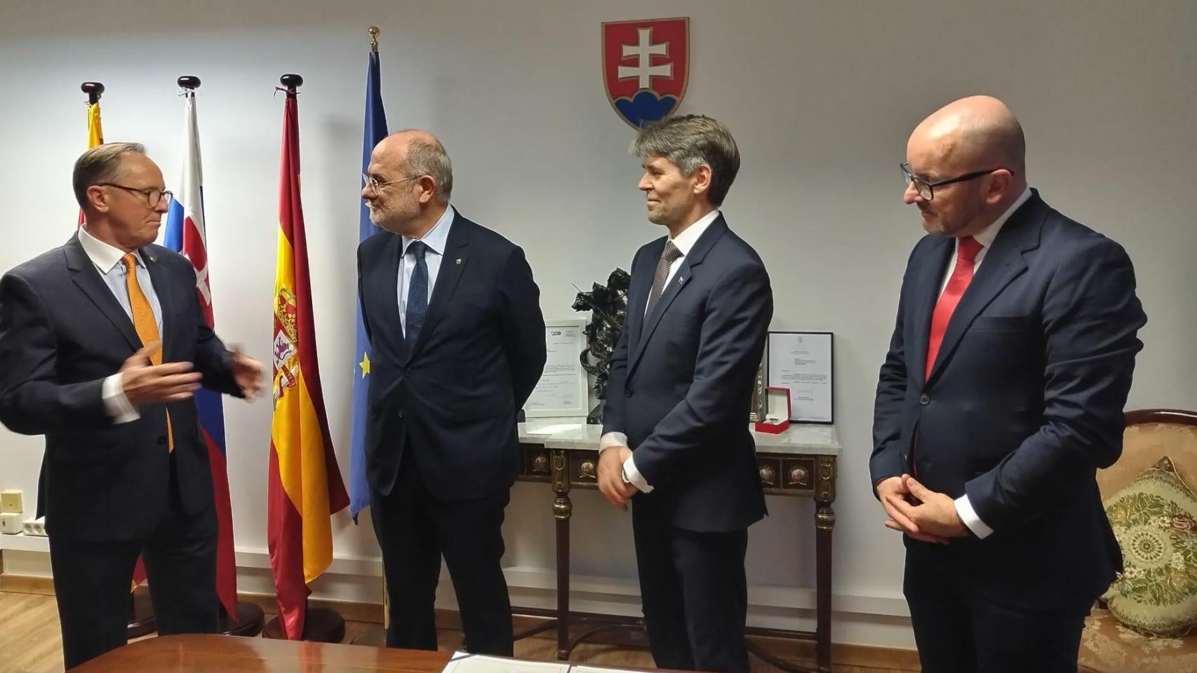 Repreentación diplomática en el consulado de Eslovaquia