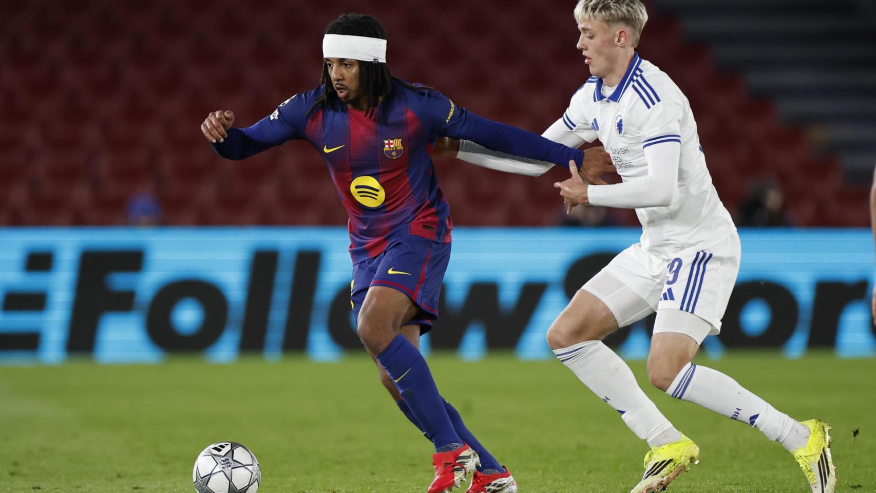 Jules Koundé durante el Barça-Copenhague