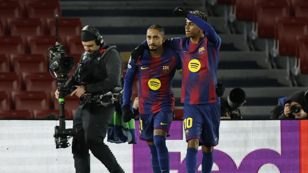 Lamine Yamal pide un aplausa para Raphinha en el Barça-Copenhague