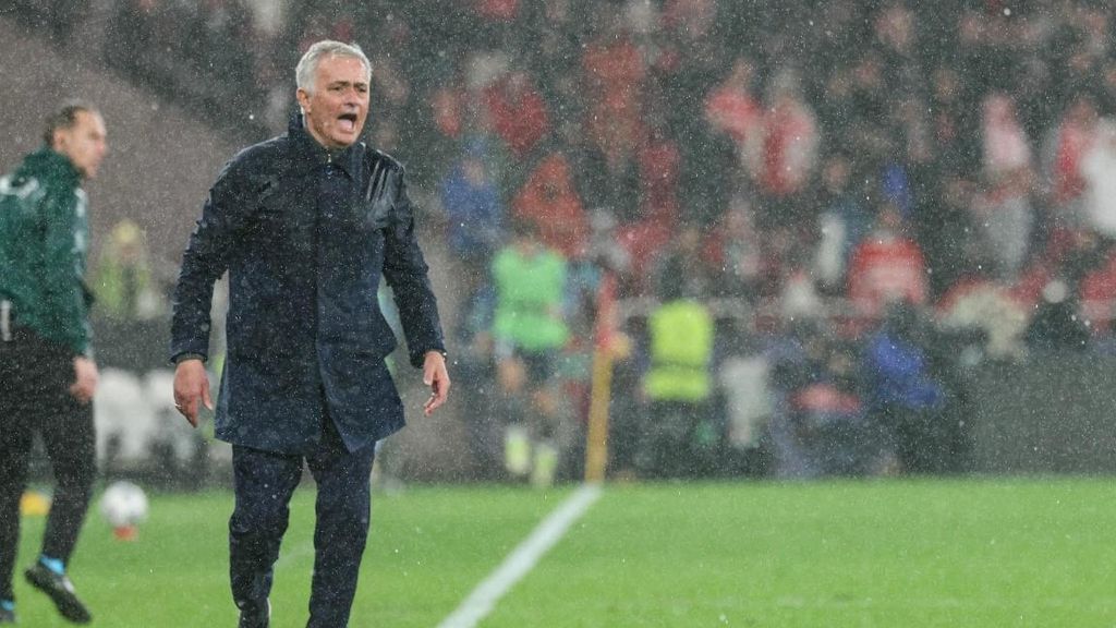 José Mourinho, pendent de l'última jugada del Benfica-Reial Madrid